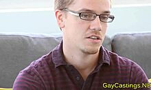 Pareja gay explora el juego anal y la garganta profunda en un video casero
