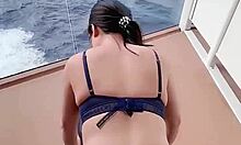 Cuplu de adolescenți filmează caseta lor de sex de casă pe o barcă