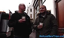 Vídeo HD de uma prostituta holandesa dando prazer oral em saltos altos