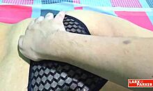 เอสเธอร์สาวงามชาวเปรูโชว์ก้นใหญ่และหีไร้ขนของเธอในวิดีโอบ้าน