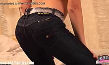 La fidanzata amatoriale Brigitte provoca in jeans magri