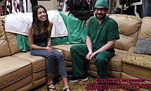 Aria Nicoles toinen vierailu Tohtori Tampasin kinky klinikalla gynekologian tentti ja seksuaalinen kohtaaminen