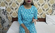 زوجان هاويان يمارسان الجنس المتشدد مع حديث قذر باللغة الهندية