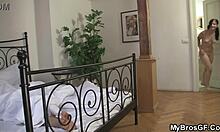 Hjemmelavet video af en tjekkisk babe, der får sin barberede fisse spist og derefter rider på en utro pik