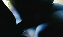 Ebony milfka si užíva drsný sex v HD videu