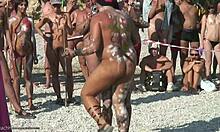 Si cantik berambut coklat menari dengan cat: nudis XXX