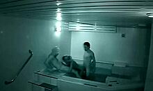 Skryté záběry z kamery: dvě přítelkyně a horký penis