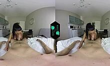 VR - Coppia arrapata in un'azione bollente a letto