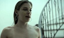 Η αθώα σεξουαλική ταινία των εφήβων μετατρέπεται σε ιογενή αίσθηση - με ντροπαλές και ταμπού στιγμές