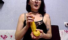 Špinavé řeči a fetišové hry v domácím masturbačním videu