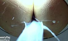Vackra feta kvinnor flickvänner kinky anal mjölk lavemang fångad på toalettkamera