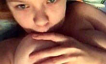 Remaja gemuk memuaskan dirinya sendiri di webcam