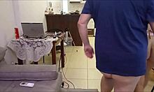 Hemgjord video av att hjälpa vännens fru att skapa ett cuckold-scenario
