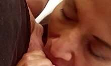 Tonton Natalia, biseksual seksi, memberikan blowjob yang panas
