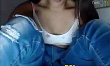 Sessão de masturbação na webcam com uma adolescente morena gostosa de jeans