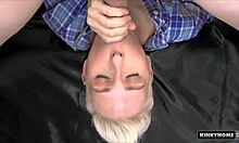 Domáce porno video blondínky, ktorej skutočný pár šuká vagínu a ústa
