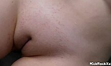 Uma adolescente russa mostra-me a sua vagina rechonchuda
