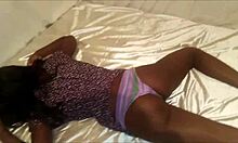 Rjavolaska punca je posneta, kako počiva na spletni kameri - spoznajte jo na Sxhorny com