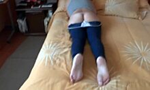 Istri amatir dengan pantat besar dan kamera tersembunyi masturbasi di tempat tidur