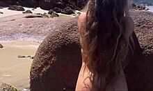 Vidéo de sexe amateur de la femme portugaise sur la plage