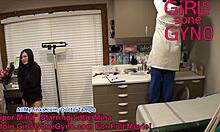 Azjatycka dziewczyna bada swoją cipkę w szpitalu w domowym filmie